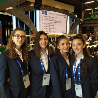 Gli alunni dell’Istituto Tecnico Turistico ‘Ruffini-Aicardi’ di Sanremo impegnati in progetti di Alternanza Scuola Lavoro al Teatro Ariston Gli alunni dell’Istituto Tecnico Turistico ‘Ruffini-Aicardi’ di Sanremo impegnati in progetti di Alternanza Scuola Lavoro al Teatro Ariston