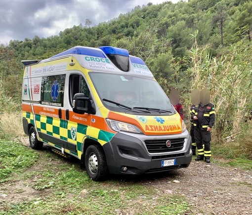 Ventimiglia: francese si lava sul Roya e finisce in acqua, subito recuperato da Vigili del Fuoco e Carabinieri (Foto)