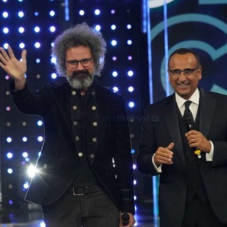 Simone Cristicchi in Concattedrale: musica e spiritualità con "Dalle tenebre alla luce" durante il Festival di Sanremo Simone Cristicchi in Concattedrale: musica e spiritualità con "Dalle tenebre alla luce" durante il Festival di Sanremo