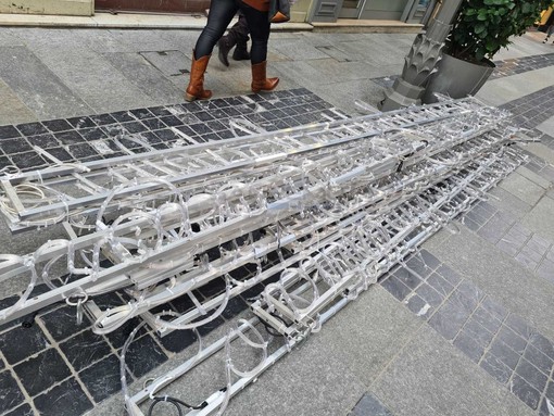 Sanremo omaggia Toto Cutugno: le parole de “L’italiano” illumineranno via Matteotti Sanremo omaggia Toto Cutugno: le parole de “L’italiano” illumineranno via Matteotti