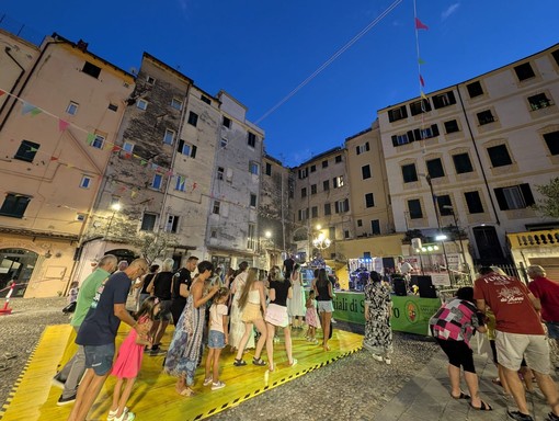 Sagra in Piazza: due serate di gusto, musica e divertimento nel cuore San Siro a Sanremo (Foto) Sagra in Piazza: due serate di gusto, musica e divertimento nel cuore San Siro a Sanremo (Foto)