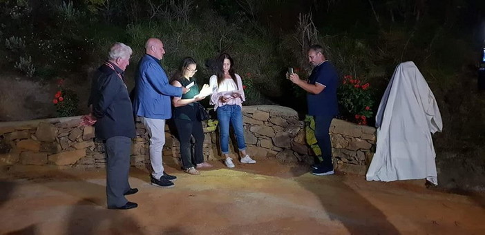 Successo a Seborga per la serata di promozione del Ponente Ligure: alla presenza dell'Assessore al Turismo Gianni Berrino è stato svelato un busto del poeta Francesco Biamonti Successo a Seborga per la serata di promozione del Ponente Ligure: alla presenza dell'Assessore al Turismo Gianni Berrino è stato svelato un busto del poeta Francesco Biamonti