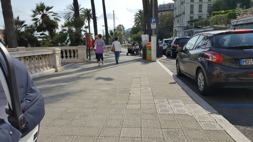 Sanremo: con il maxi pattuglione dei Carabinieri in atto 'scomparsi' i venditori abusivi da corso Imperatrice