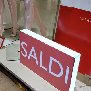 #Comprasottocasa: prosegue nel corso dei saldi la campagna di comunicazione di Confcommercio #Comprasottocasa: prosegue nel corso dei saldi la campagna di comunicazione di Confcommercio