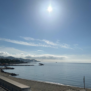 Revocato il divieto temporaneo di balneazione in due tratti del litorale di Sanremo Revocato il divieto temporaneo di balneazione in due tratti del litorale di Sanremo