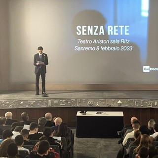Presentato a Sanremo il docufilm 'Senza rete', il questore di Imperia Peritore: "Triplicate le richieste di aiuto di vittime di cyberbullismo"