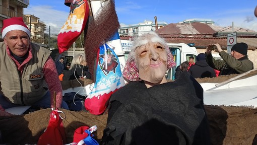 Gonfiabili e animazioni per i bimbi: a Vallecrosia torna lo "Sbarco della Befana"