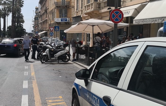 Sanremo: scooter sempre in divieto in corso Mombello, "Solo un minuto" ma intanto il caos aumenta (Foto)
