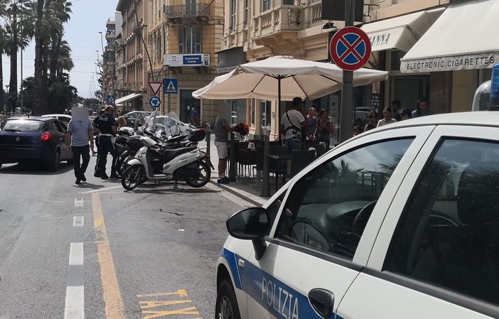 Sanremo: scooter sempre in divieto in corso Mombello, &quot;Solo un minuto&quot; ma intanto il caos aumenta (Foto)