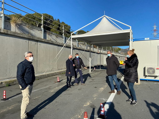 Ventimiglia: ultimo sopralluogo questa mattina, domani apre il 'drive through' all'Autoporto (Foto) Ventimiglia: ultimo sopralluogo questa mattina, domani apre il 'drive through' all'Autoporto (Foto)