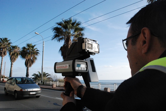 Autovelox e limiti di velocità: un nostro lettore di Torino risponde a De Chicchis