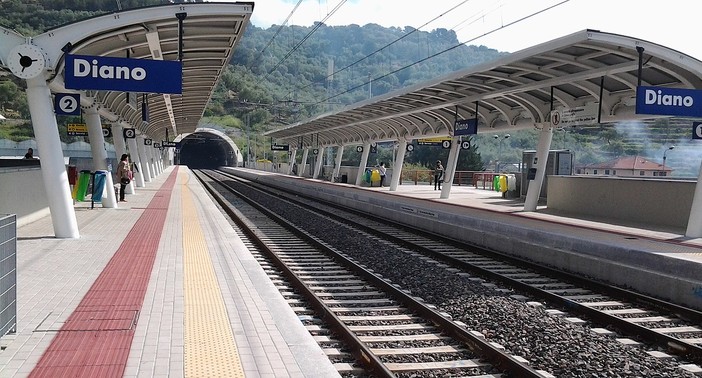 Diano Marina: per i prossimi ponti festivi la città si attrezza con i bus navetta per chi arriva in treno