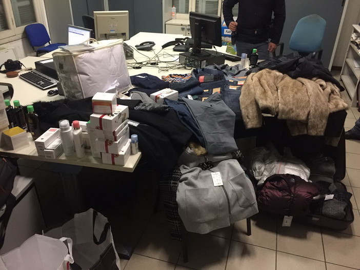 Sanremo: la Polizia arresta moldavo per rapina, ricettazione e furto aggravato: stava preparando un altro colpo Sanremo: la Polizia arresta moldavo per rapina, ricettazione e furto aggravato: stava preparando un altro colpo