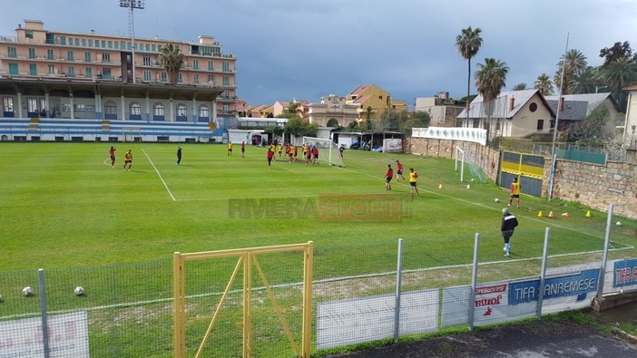 Nella foto la Sanremese in campo questa mattina per la rifinitura pre-Ponsacco Nella foto la Sanremese in campo questa mattina per la rifinitura pre-Ponsacco