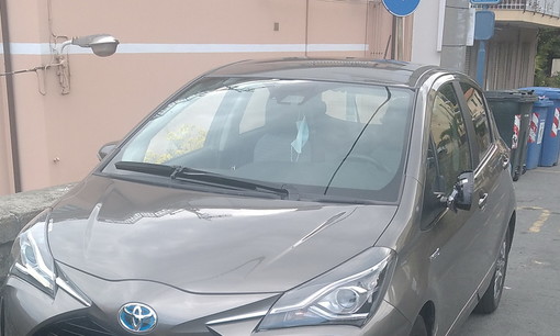 Sanremo: specchietto dell'auto rotto da un altro mezzo, ora chiede le immagini delle telecamere