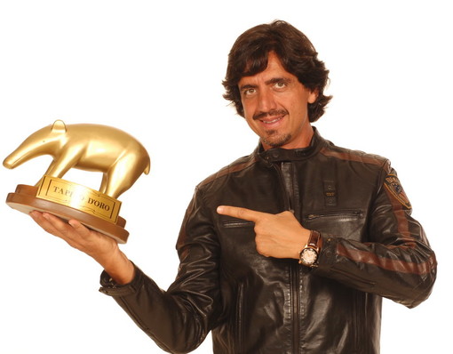 Festival: il Tapiro di Striscia a Morandi per il calo d'ascolti della 2a serata