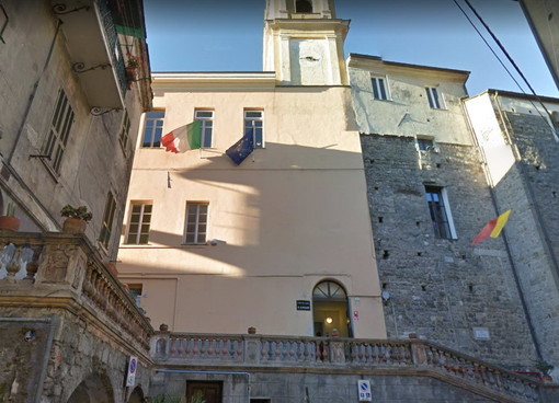Ventimiglia: distacco di calcinacci dalla scuola nella città alta, domani intervento di una ditta specializzata