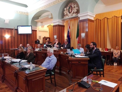 Il presidente della casino spa Massimo Calvi relaziona in consiglio comunale Il presidente della casino spa Massimo Calvi relaziona in consiglio comunale