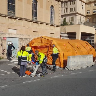 Smontate le tende 'Covid' di fronte ai Pronto Soccorso di Sanremo e Bordighera: gli accessi erano ormai pari a zero (Foto)