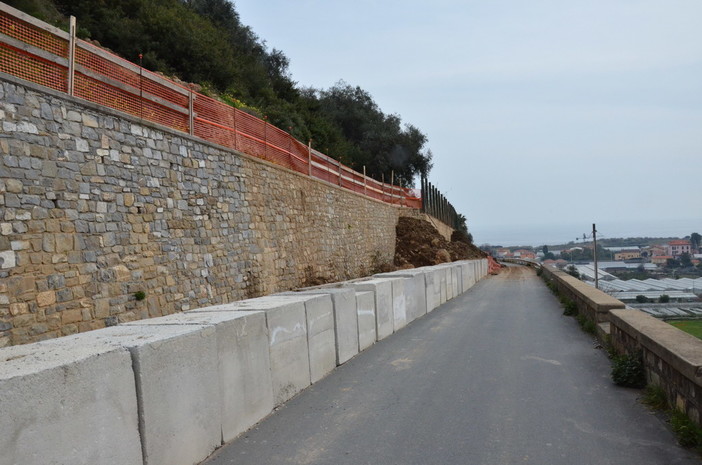 Castellaro può finalmente esultare: entro sabato verrà 'liberata' dal semaforo sulla Strada Provinciale 51 Castellaro può finalmente esultare: entro sabato verrà 'liberata' dal semaforo sulla Strada Provinciale 51