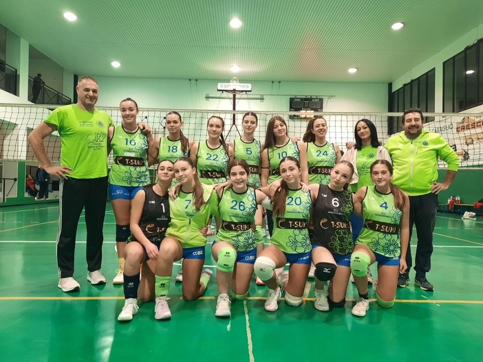 Pallavolo giovanile, la Conad City Mazzucchelli vola in vetta all’Under 17: derby vinto 3-0 contro il Volley Arma Pallavolo giovanile, la Conad City Mazzucchelli vola in vetta all’Under 17: derby vinto 3-0 contro il Volley Arma