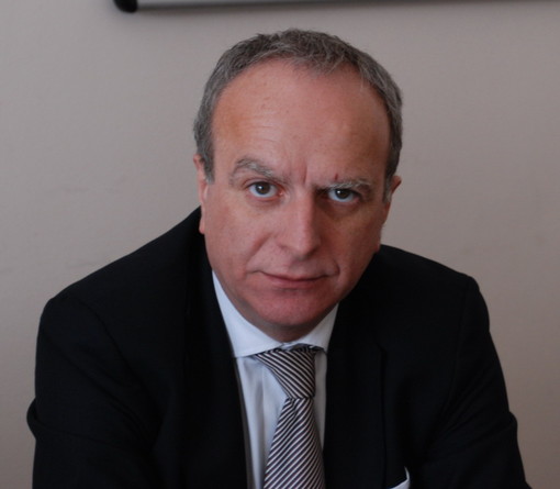 Autoriciclaggio e false vincite al casinò di San Marino: ai domiciliari Salvatore Caronia, ex dirigente del Casinò Autoriciclaggio e false vincite al casinò di San Marino: ai domiciliari Salvatore Caronia, ex dirigente del Casinò