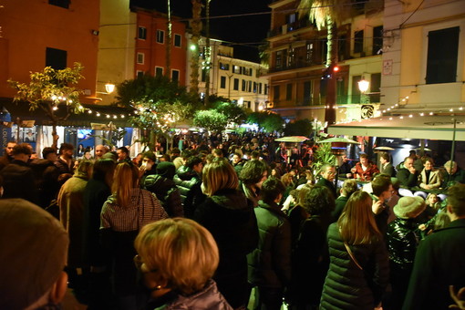 Sanremo: la notte della finale, finalmente la gente nelle strade ma... poche mascherine e nessun controllo (Foto)