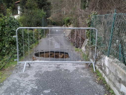 Sanremo: cede il vecchio ponte della strada verso Borello, decine di famiglie isolate e domani l'intervento del Comune