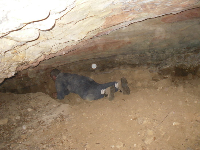 Battuta di caccia a Camporosso: inseguono preda e finiscono in un rifugio della 2a guerra mondiale, salvati tre cani dal Soccorso Alpino
