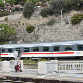 Liguria, estate sui binari: otto treni in più nei weekend e nuove fermate tra Ponente e Levante Liguria, estate sui binari: otto treni in più nei weekend e nuove fermate tra Ponente e Levante