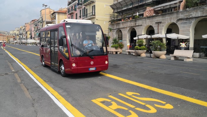Imperia: primi giorni di servizio navetta Shuttle, Oneglio "Riscontri molto positivi soprattutto sulla tratta di Oneglia" Imperia: primi giorni di servizio navetta Shuttle, Oneglio "Riscontri molto positivi soprattutto sulla tratta di Oneglia"