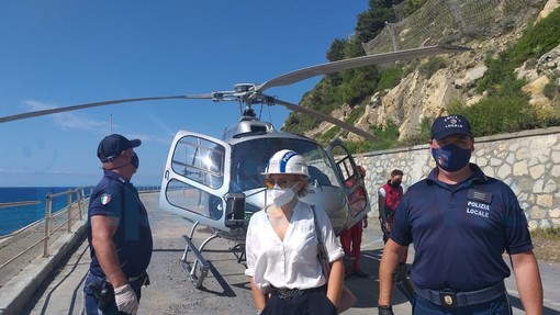 Diano Marina, sopralluogo in elicottero sull'incompiuta, Feltrin: "A breve la riapertura" (foto e video) Diano Marina, sopralluogo in elicottero sull'incompiuta, Feltrin: "A breve la riapertura" (foto e video)