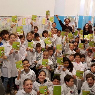 Sanremo: i ragazzi dell’Istituto Comprensivo Italo Calvino. campioni della raccolta di pile esauste Sanremo: i ragazzi dell’Istituto Comprensivo Italo Calvino. campioni della raccolta di pile esauste