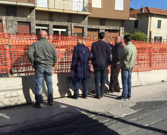 Bordighera: miasmi dal rio Borghetto, dopo le lamentele dei 'Piani Forti' pronto sopralluogo della Senatrice Albano Bordighera: miasmi dal rio Borghetto, dopo le lamentele dei 'Piani Forti' pronto sopralluogo della Senatrice Albano