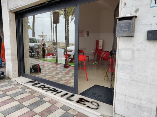 Sanremo: scritta 'Pedofili' sulla sede della Croce Rossa, è stata una donna francese di 50 anni (Foto)
