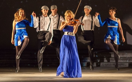 La violinista Saule Kilaite &amp; The Invisible Orchestra ai Giardini Lowe di Bordighera