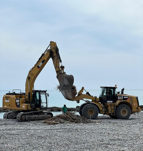 Ventimiglia, detriti sulle spiagge. Catalano al Pd: "Polemiche pretestuose e strumentali" (Foto)