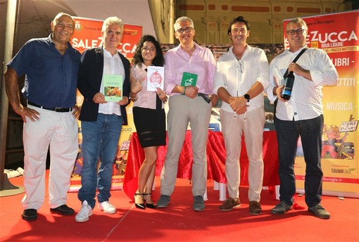 Riva Ligure: Sale In Zucca, applausi per Michele Fino e Marco Missaglia con Renata Cantamessa e Claudio Porchia (Foto) Riva Ligure: Sale In Zucca, applausi per Michele Fino e Marco Missaglia con Renata Cantamessa e Claudio Porchia (Foto)