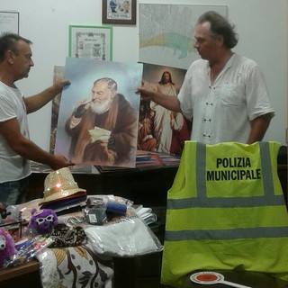 Diano Marina: nuovi sequestri e sanzioni della Polizia Municipale contro l'abusivismo commerciale in centro