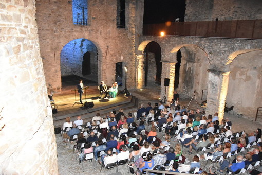 Dolceacqua: sold out per lo spettacolo di domenica scorsa al castello ‘Omaggio al cinema, le grandi musiche da film Dolceacqua: sold out per lo spettacolo di domenica scorsa al castello ‘Omaggio al cinema, le grandi musiche da film