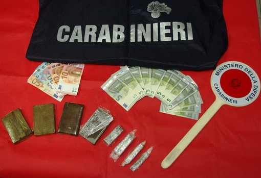 Operazione antidroga dei Carabinieri: arresti e denunce, in manette uno spacciatore marocchino con mezzo chilo di hashish Operazione antidroga dei Carabinieri: arresti e denunce, in manette uno spacciatore marocchino con mezzo chilo di hashish