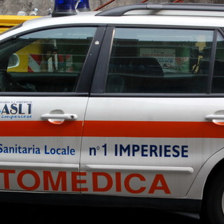 Auto capottata questa mattina sulla A10 tra Imperia e Taggia: il traffico è tornato alla normalità Auto capottata questa mattina sulla A10 tra Imperia e Taggia: il traffico è tornato alla normalità