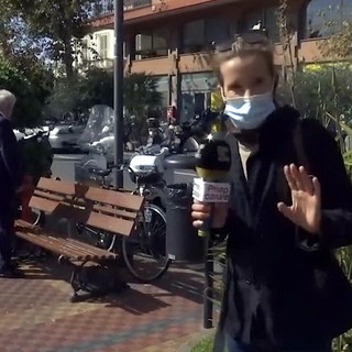 Ventimiglia: Sindaco derubato del giaccone e della fascia tricolore durante un'intervista in diretta (Video)