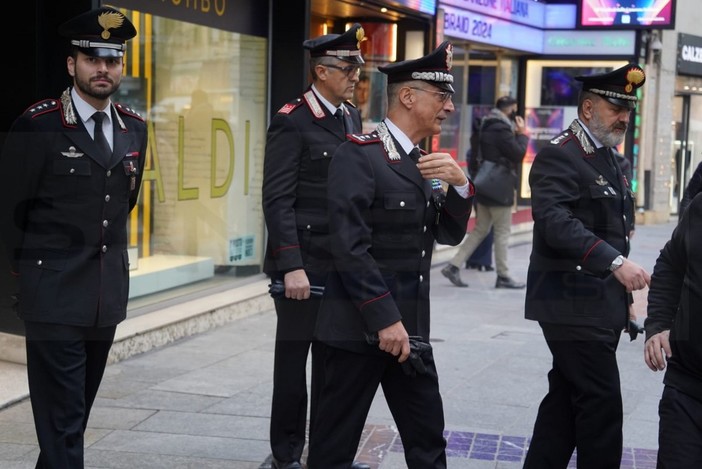 Sanremo: sopralluogo all'Ariston del Generale Ferla, comandante regionale dei Carabinieri (Foto) Sanremo: sopralluogo all'Ariston del Generale Ferla, comandante regionale dei Carabinieri (Foto)