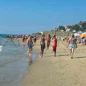 Arma, due fotografie diverse dello stesso mare: il 6 agosto Arpal rileva valori fuori norma, cinque controlli paralleli risultano conformi Arma, due fotografie diverse dello stesso mare: il 6 agosto Arpal rileva valori fuori norma, cinque controlli paralleli risultano conformi