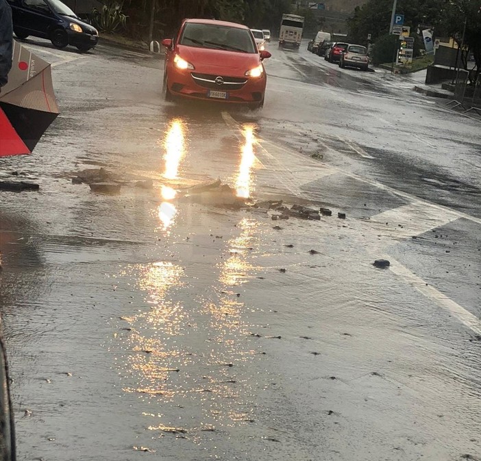 Maltempo sul ponente: forte acquazzone su Sanremo, 13 millimetri di pioggia in pochi minuti e qualche allagamento (Foto e Video)