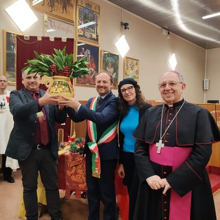 Tradizionale scambio di auguri tra autorità e associazioni, Ventimiglia celebra la ‘Strena de Deinà’ (Foto e video) Tradizionale scambio di auguri tra autorità e associazioni, Ventimiglia celebra la ‘Strena de Deinà’ (Foto e video)
