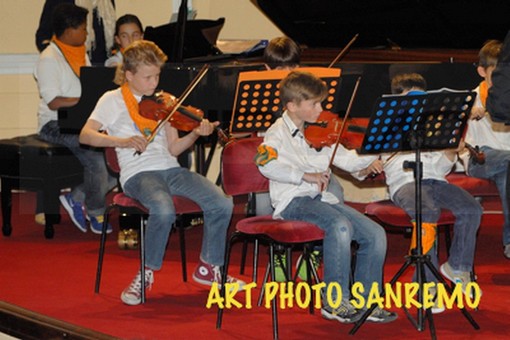 Sanremo: grande successo ieri sera al Casinò per lo spettacolo 'Scuola e Musica', le foto