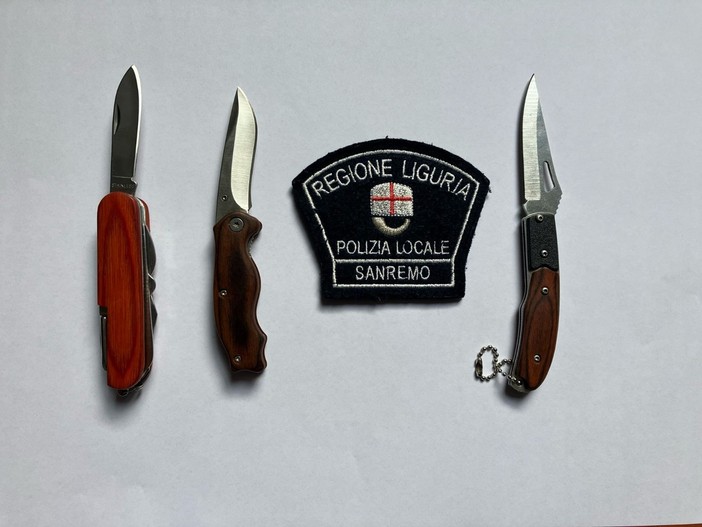 Sanremo, minacciava i passanti con un bastone in corso Garibaldi: fermato ed espulso cittadino irregolare Sanremo, minacciava i passanti con un bastone in corso Garibaldi: fermato ed espulso cittadino irregolare