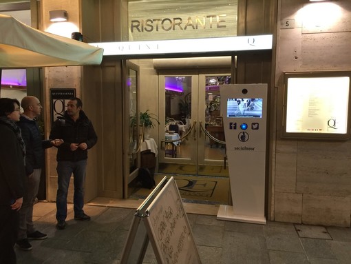 Sistel porta al Festival il generatore di like Socialnow: Due al Quintessenza dell'Hotel Nazionale e all'Hamburgheria gourmand Manik